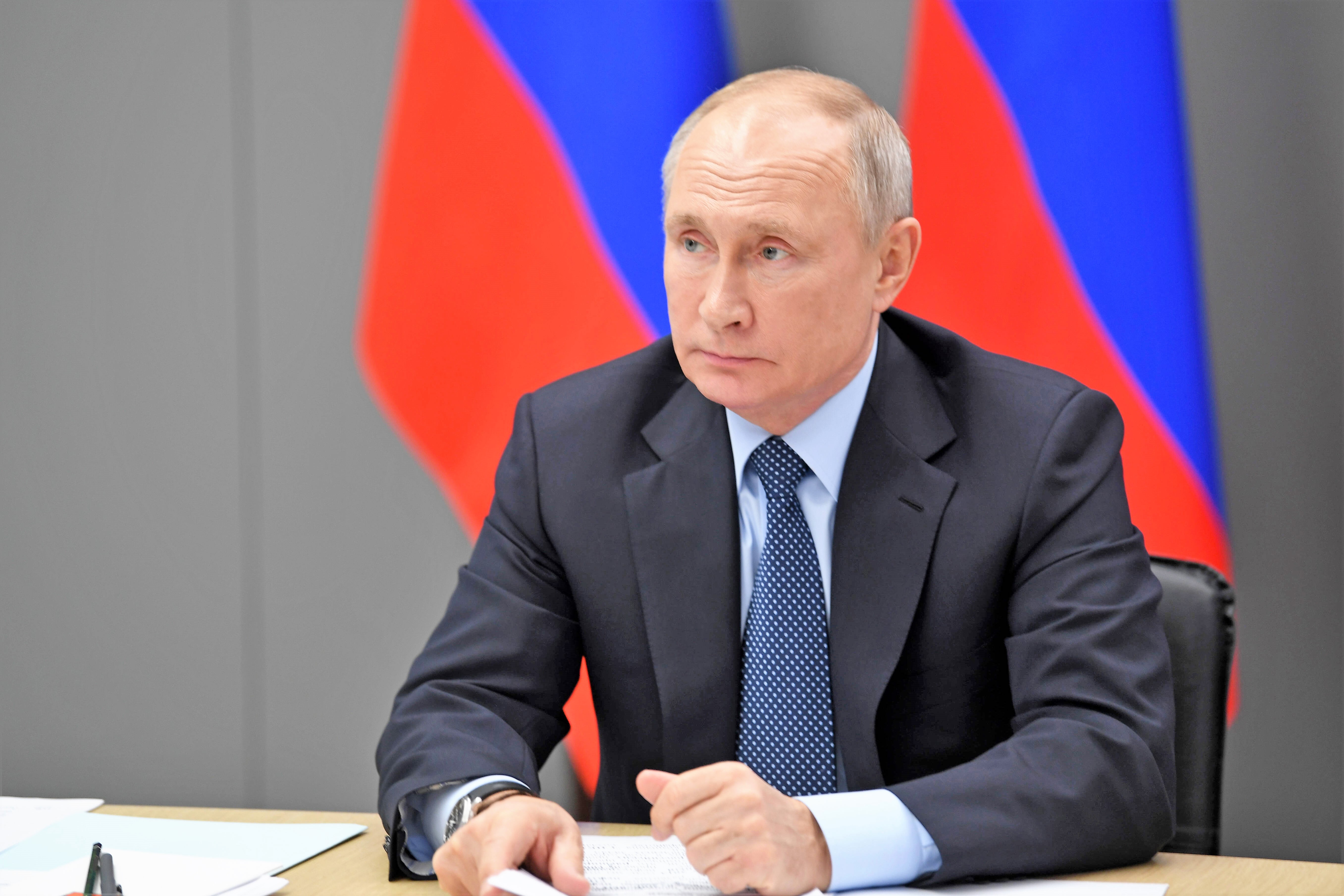 Президента России На Фоне Флага В Хорошем Качестве